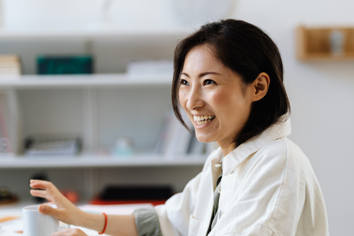 A Legal Virtual Receptionist At Her Desk